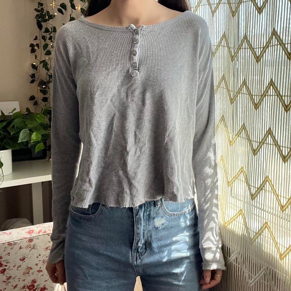 Brandy Melville Gray Button Thermal Cropped